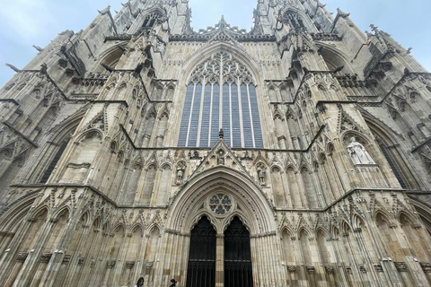 York: tour esterno della cattedrale con accesso di gruppoYork: tour esterno della cattedrale di York con accesso di gruppo