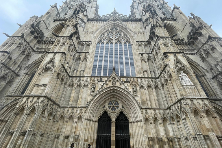 York: tour esterno della cattedrale con accesso di gruppoYork: tour esterno della cattedrale di York con accesso di gruppo