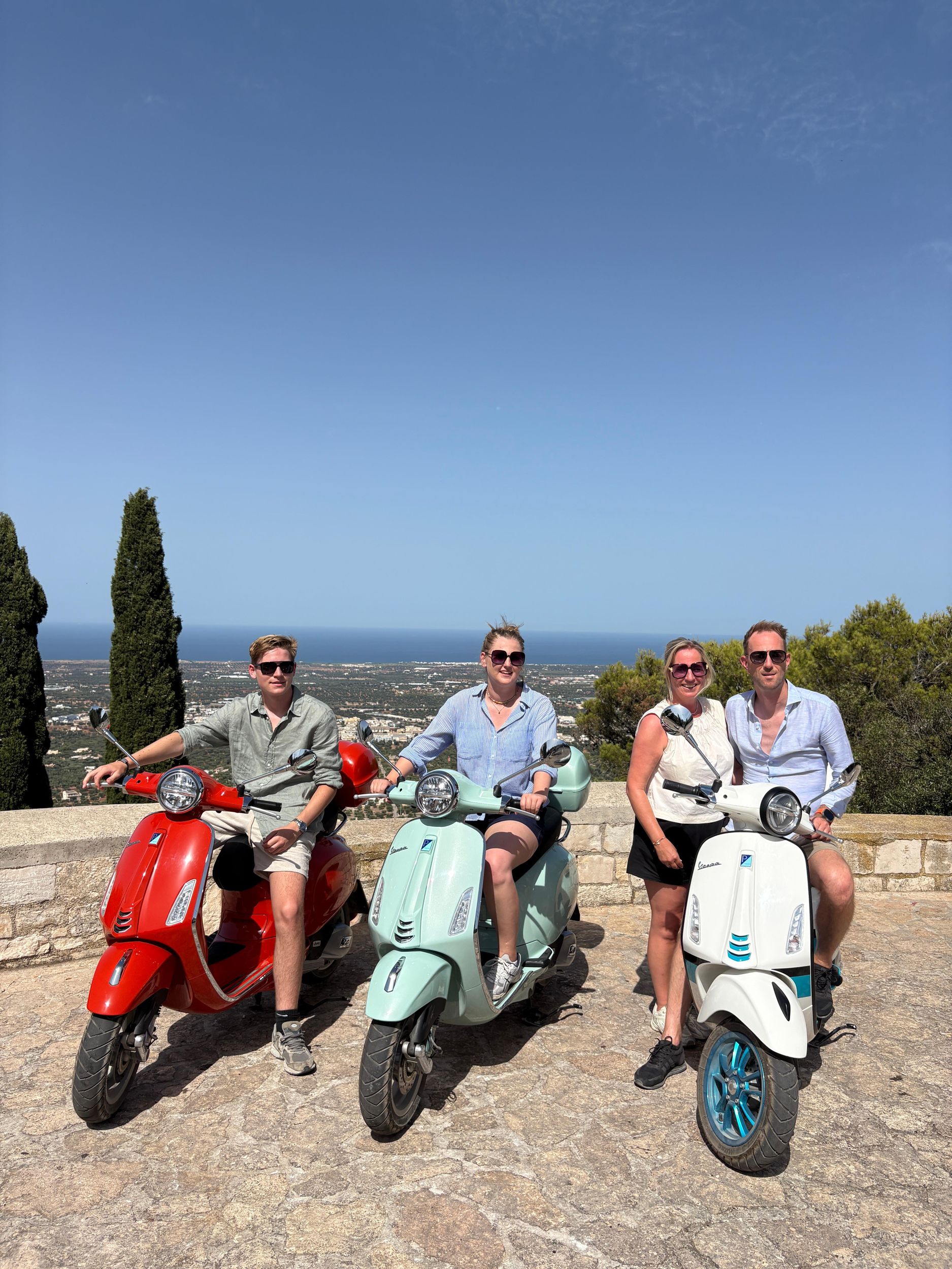 Vespa-Tour und Verkostungen: Alberobello, Locorotondo und Selva di Fasano