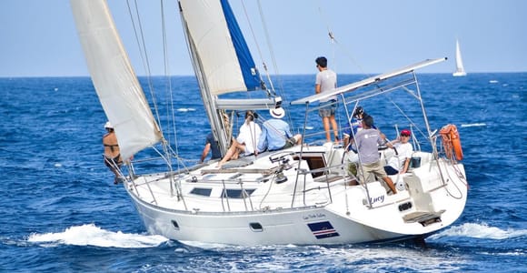 Sal Island: Full-Day Sailing Trip with Lunch & Drinks