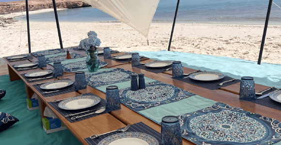 Full Day Damaniyat Island Experience with Beach Barbecue