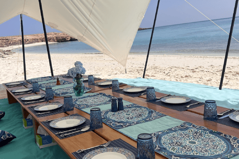 Full Day Damaniyat Island Experience with Beach Barbecue Full Day Damaniyat Island Experience with Lunch