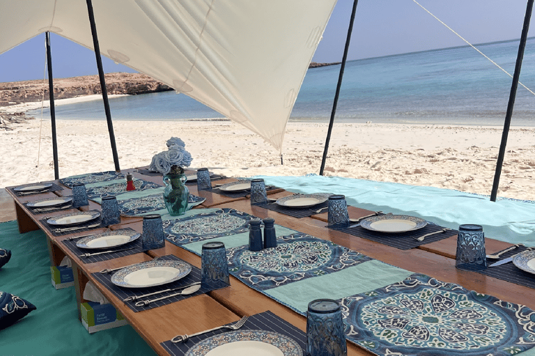 Full Day Damaniyat Island Experience with Beach Barbecue Full Day Damaniyat Island Experience with Lunch