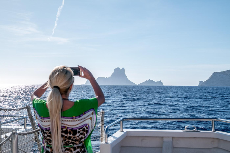 San Antonio: Boat Tour to Es Vedrá with Drinks and Snacks San Antonio: Boat tour to Es Vedrá with drinks and snacks