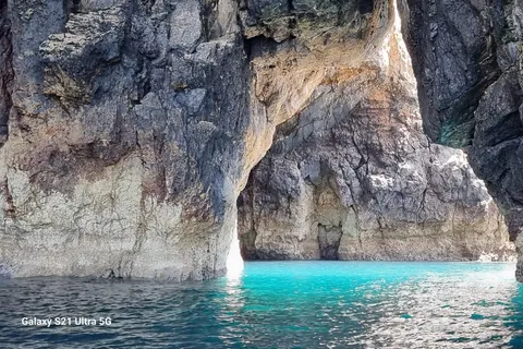 Sesimbra: Private Boat - Beach and Caves