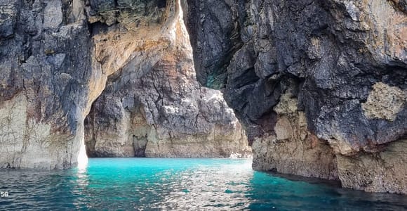 Sesimbra: Private Boat - Beach and Caves