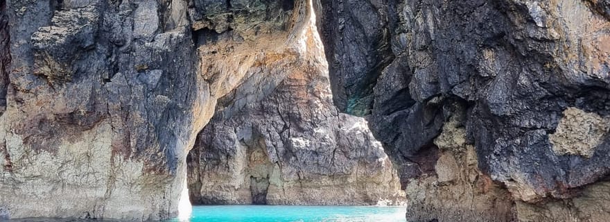 Sesimbra : bateau privé - plage et grottes