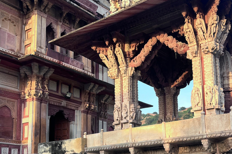 Jaipur: Amer City Heritage Walking Tour with Breakfast