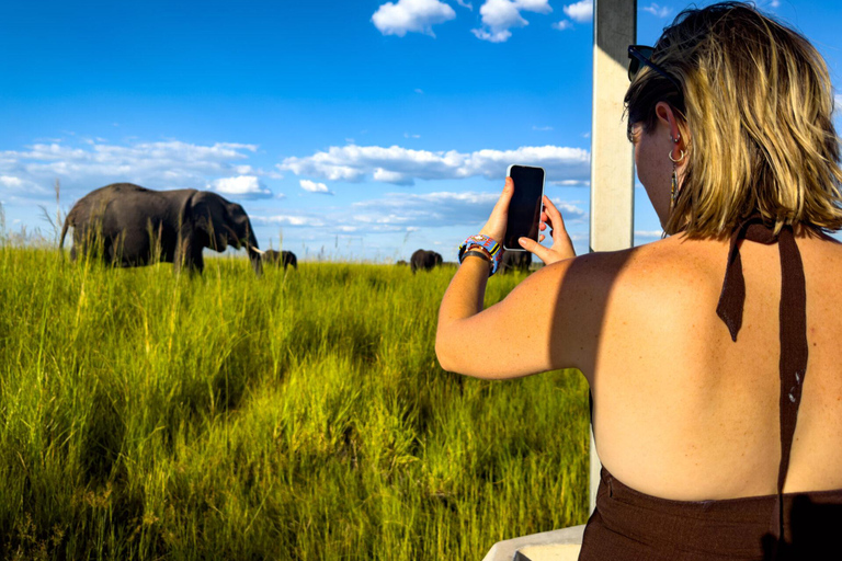 Wild Zambezi: Safari, Traditional Dinner & Stars