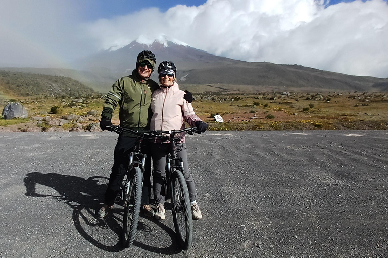 Quito: Cotopaxi Volcano Hike and Limpiopungo Lagoon Tour