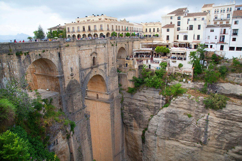 De Málaga: Viagem de 1 dia a Ronda e Setenil de la Bodegas de ônibus