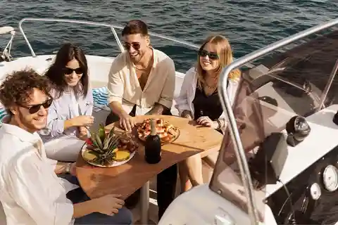 ポリニャーノ・ア・マーレ：海洋洞窟を巡るボートツアー