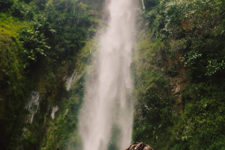 Escursione naturalistica ad Arusha alle cascate di Napuru.