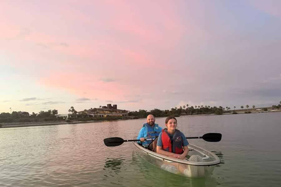 Longboat Key: Tour mit Glasbodenkajak zur goldenen Stunde. Foto: GetYourGuide Longboat Key: Tour mit Glasbodenkajak zur goldenen Stunde. Foto: GetYourGuide