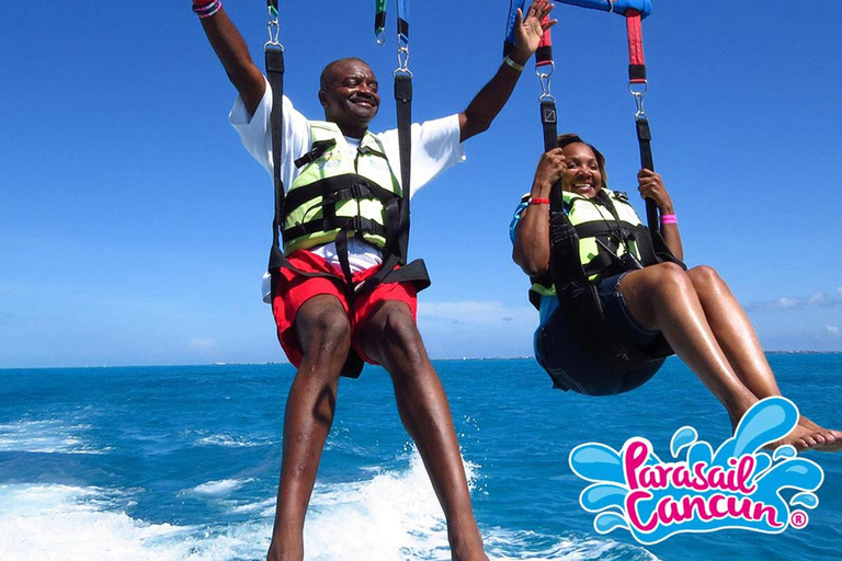 Cancun: Catamaran Plus till Isla Mujer Katamaran Plus till Isla Mujeres med Parasail