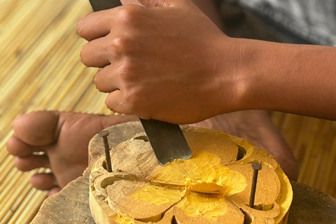 Experiência de escultura em madeira em Ubud