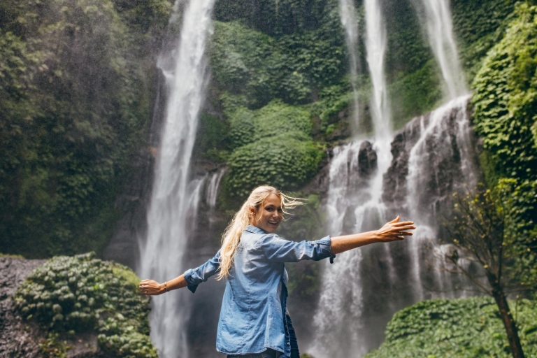 Szepty Natury: Tomorri's Peaks & Waterfalls Adventure