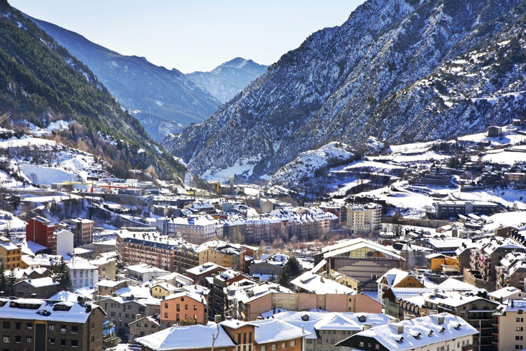 Discover Andorra: Nature and Shopping from Barcelona Guided tour in Spanish and Shopping