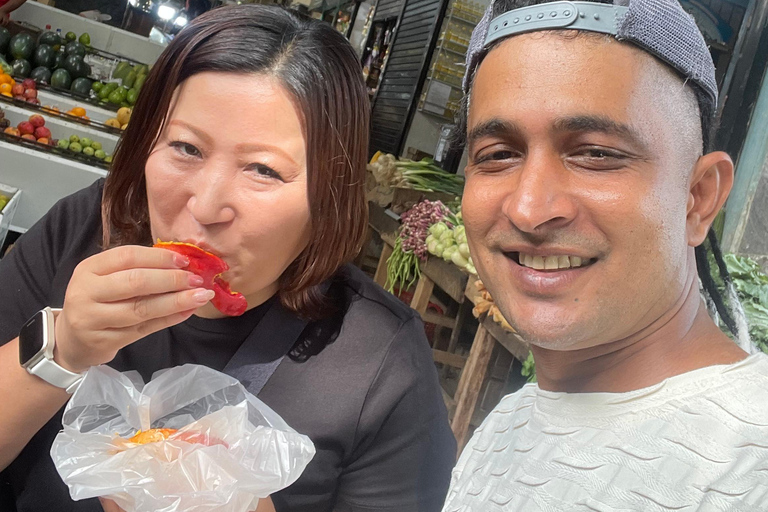 Tour de la ciudad en tuk tuk por Colombo (entradas y comida incluidas)Tour de la ciudad de Colombo en tuk con guía privado (todo incluido)