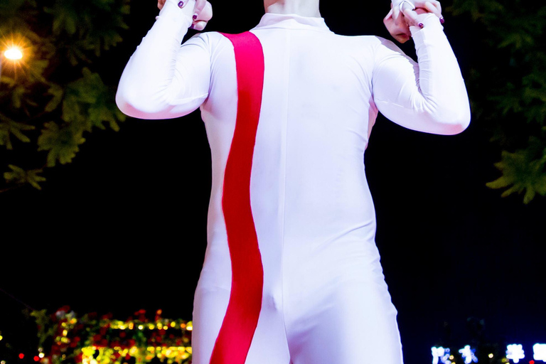 جولة تجمع بين الألعاب البهلوانية وعروض الأوبرا في بكين