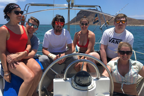 Spektakularna półdniowa żegluga - wyspa Sal, Wyspy Zielonego PrzylądkaPółdniowa wycieczka pod żaglami