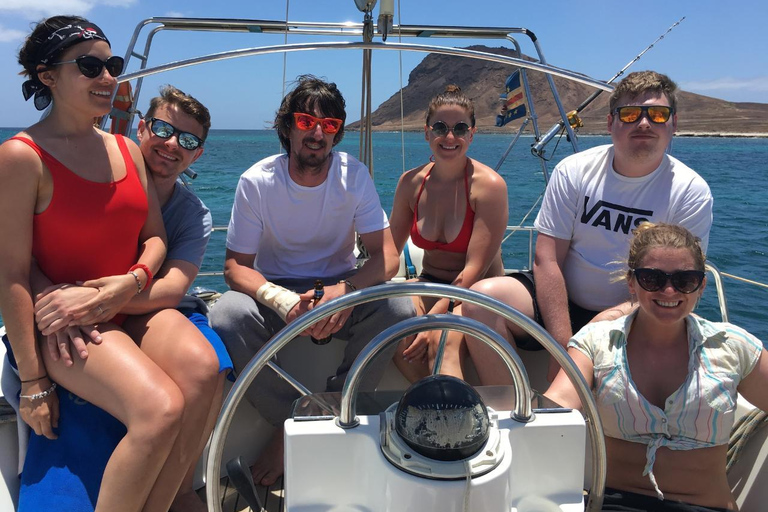 Spektakularna półdniowa żegluga - wyspa Sal, Wyspy Zielonego PrzylądkaPółdniowa wycieczka pod żaglami