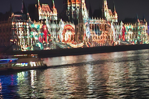 Budapest: Panoramic Danube Cruise with Unlimited Drinks