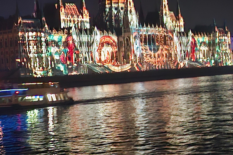 Budapest: Panoramic Danube Cruise with Unlimited Drinks