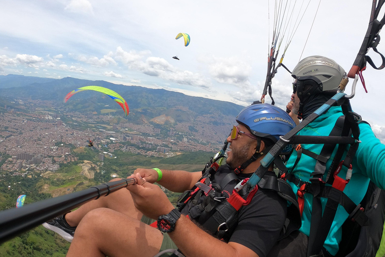 Volar en parapente sobre Medellín en San Félix, una experiencia increíble