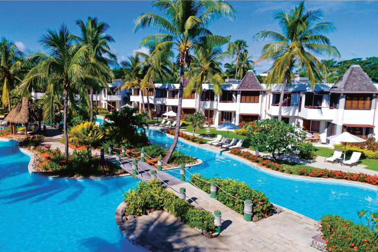 Nadi: Airport Transfer to Denarau Island Hotels