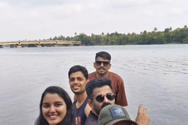 Kochi: Backwaters Day Trip with Lunch and Shikara Cruise