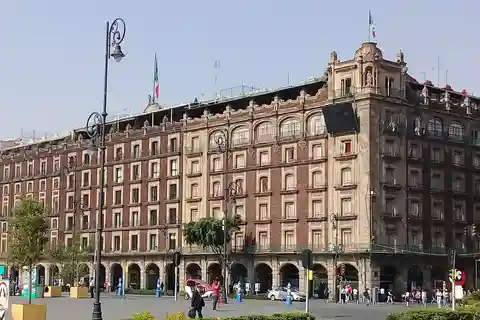 Mexico City: Historic Downtown Muralism, Architecture and History on Foot
