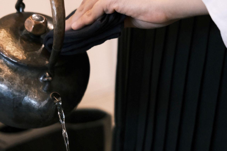 Busan: incenso coreano della serenità, tè e meditazioneBusan: incenso coreano, tè e meditazione