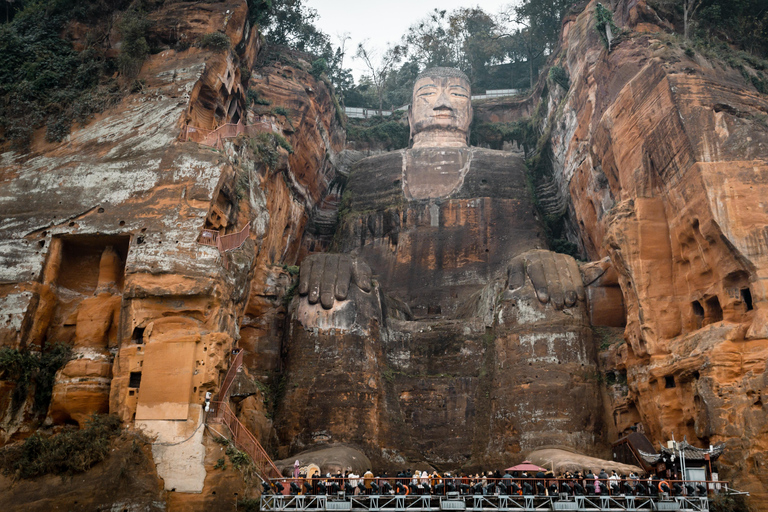 Excursion d&#039;une journée à la base de pandas de Chengdu et au bouddha géant de LeshanVisite privée de la base de pandas de Chengdu et du Bouddha de Leshan