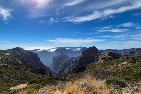 Madeira: Private PR1 Hiker Transfer to Pico do Arieiro Madeira: Private PR1 Hiker Transfer to Pico do Arieiro