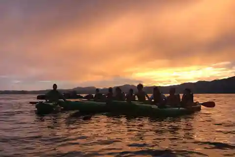 Lake Garda: Sunset Canoeing Tour to Punta San Vigilio