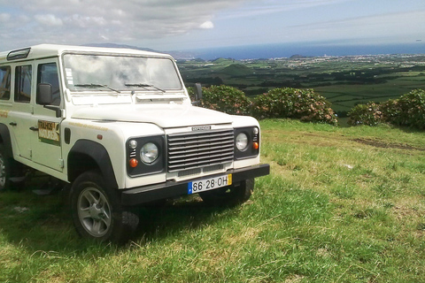 Excursión de un día a Sete Cidades Azores en 4x4 desde Ponta DelgadaSete Cidades Azores Tour compartido de un día en 4x4