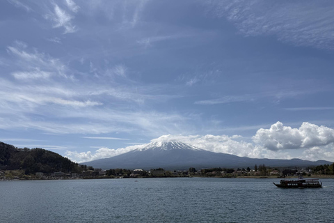 From Tokyo: Private Mt. Fuji SNS Photo Tour by Luxury Car