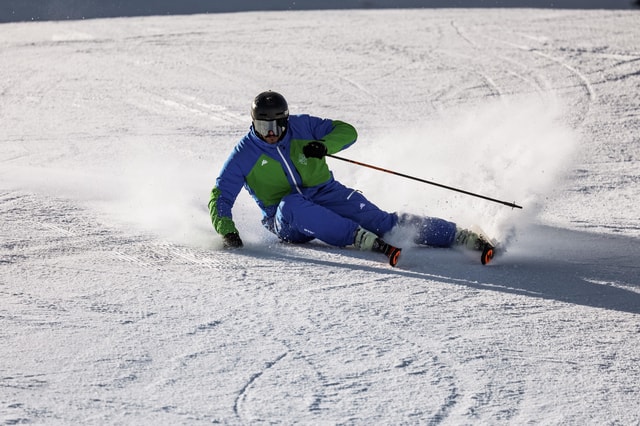 Sierra Nevada: Private Ski or Snowboard Lesson with Equipment Included