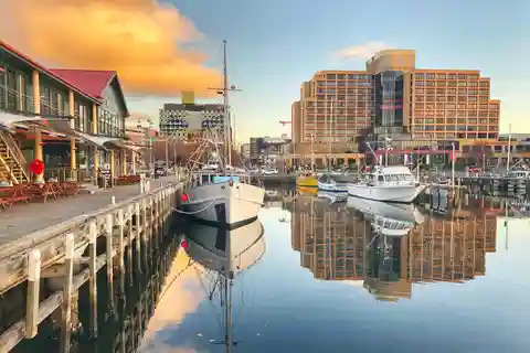 Hobart: Full-Day Bonorong Wildlife Sanctuary & Richmond Tour