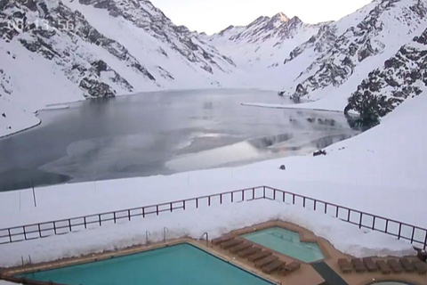 Santiago: Visit to Laguna del Inca and Portillo with llamas and picnic