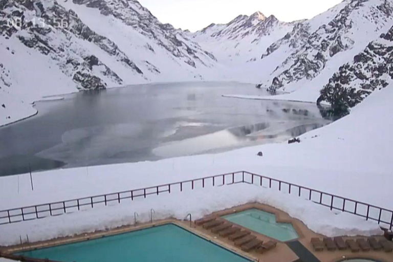 Santiago: Visit to Laguna del Inca and Portillo with llamas and picnic