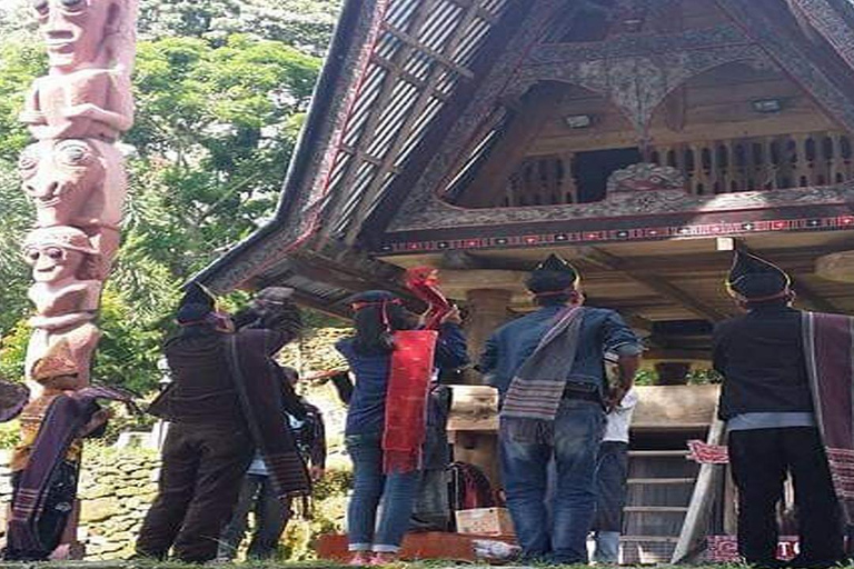 Medan: Discover the Best of Sumatra Day Trip! Medan: Lake Toba Tour