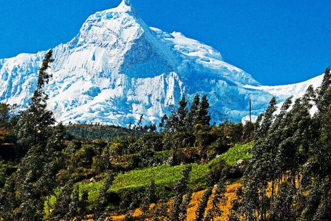 Huaraz: Laguna 69 Full-Day Guided Trekking Adventure