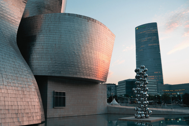 Bilbao: Private Guided Tour with Your Mobile Phone Bilbao: The Code of the Consulate and the Old Town with Kit and Live Guide