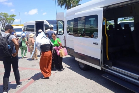 Aeropuerto de Cancún: Traslado de ida y vuelta a AkumalTraslado de ida de Akumal al aeropuerto de Cancún