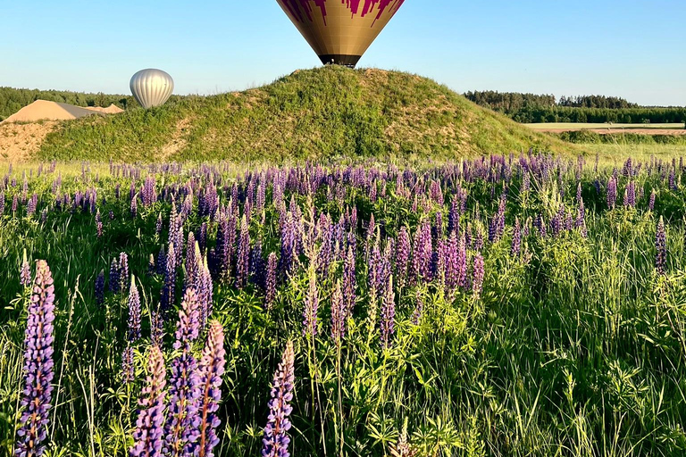 Trakai Hot Air Balloon Flight with Champagne & Small Gifts