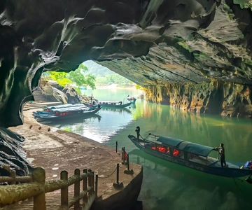 Phong Nha: Botanisk hage, båtliv og zip-line i mørk grotte