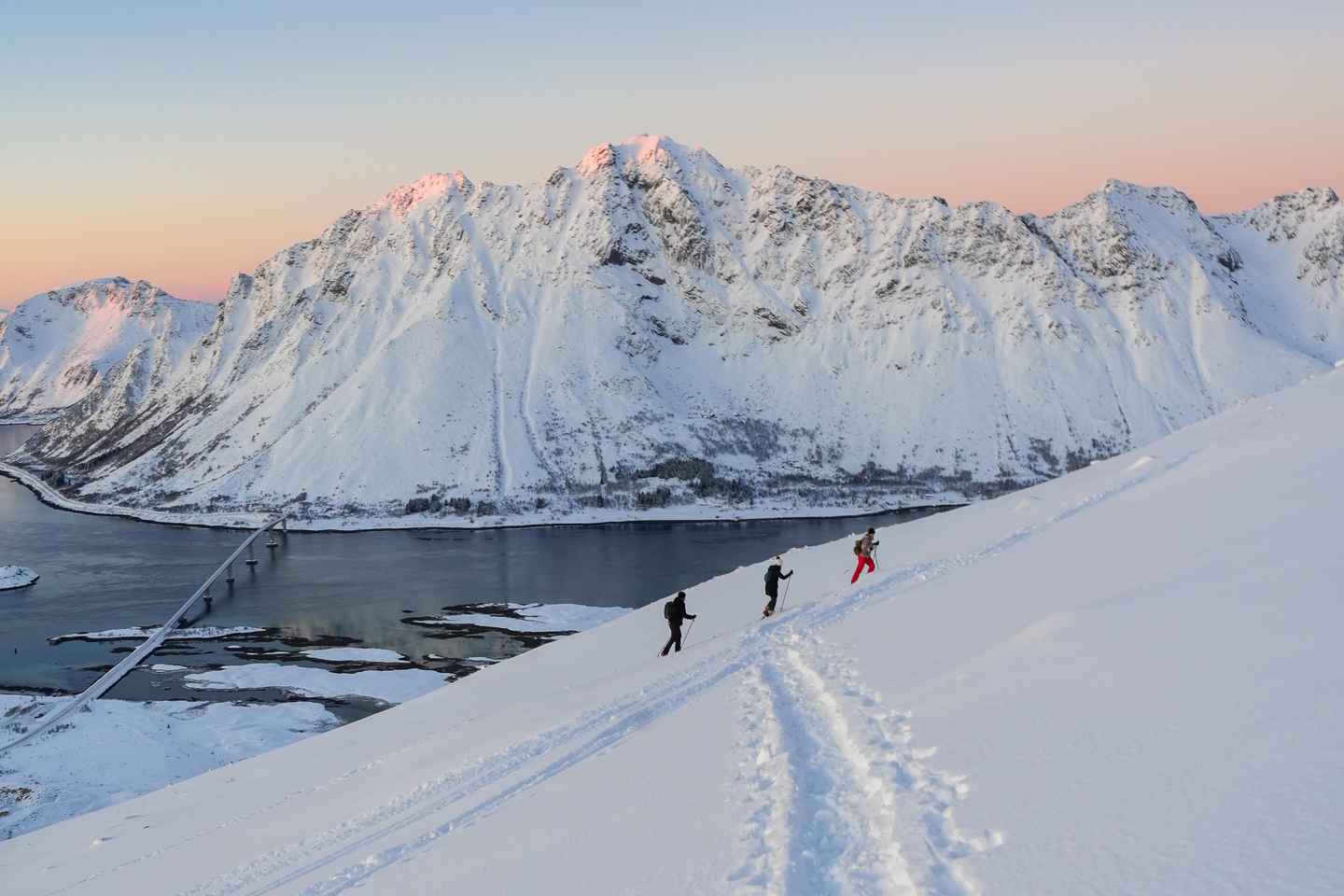 Lofoten Islands: Guided Snowshoeing Tour - Uphill version
