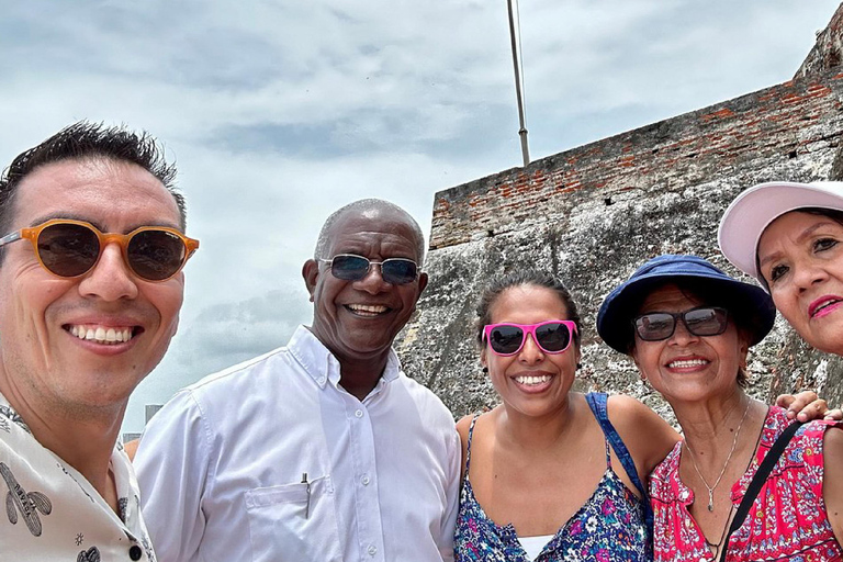 Cartagena: Complete Tour "San Felipe Castle, Popa and Getsemaní".